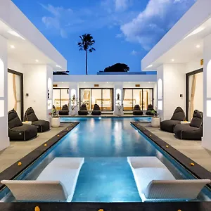 https://villa-kelolyne.ubudhotelsnow.com